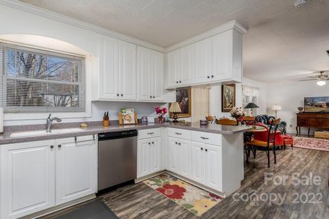 205 5th St NE, Conover, NC 28613 photo 4