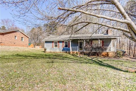 113 Walnut St, Lowell, NC 28098 photo 2