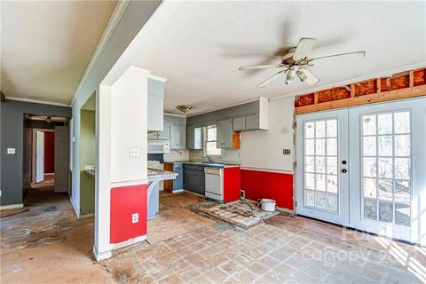 113 Walnut St, Lowell, NC 28098 photo 8