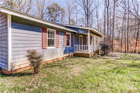 113 Walnut St, Lowell, NC 28098 photo 5