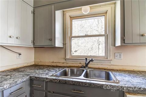 113 Walnut St, Lowell, NC 28098 photo 15