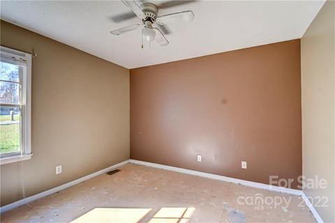 113 Walnut St, Lowell, NC 28098 photo 20