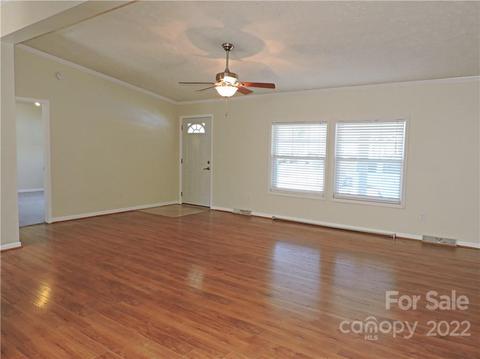 2108 Kyle Ct SE, Conover, NC 28613 photo 3