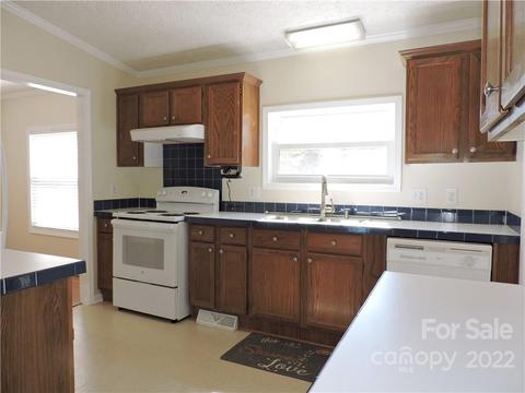 2108 Kyle Ct SE, Conover, NC 28613 photo 7