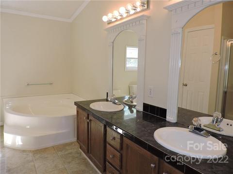 2108 Kyle Ct SE, Conover, NC 28613 photo 12