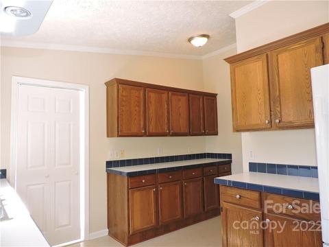 2108 Kyle Ct SE, Conover, NC 28613 photo 8