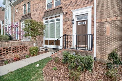 333 Spring St, Davidson, NC 28036 photo 2