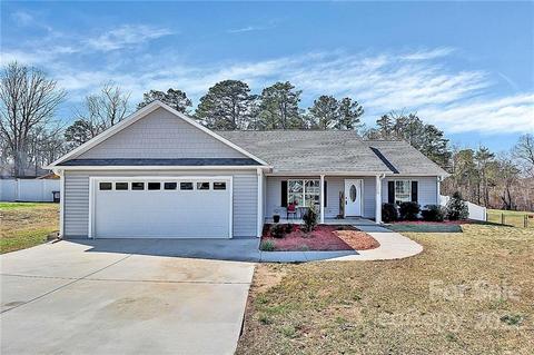 3240 Silver Fox Cir, Lancaster, SC 29720 photo 1