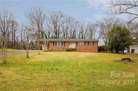 605 Davis St, Lancaster, SC 29720 photo 1