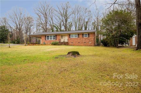 605 Davis St, Lancaster, SC 29720 photo 3