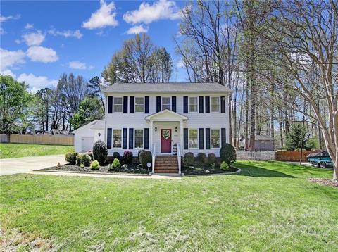 19607 Shevington Dr, Cornelius, NC 28031 photo 1