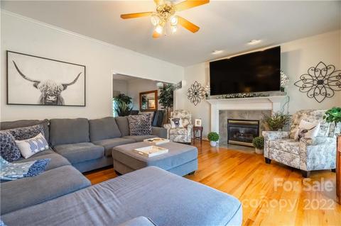 115 Mariners Point Ln, Hickory, NC 28601 photo 4