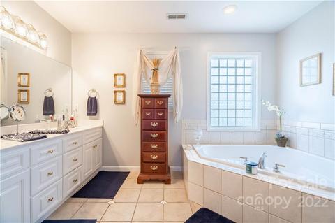 115 Mariners Point Ln, Hickory, NC 28601 photo 19