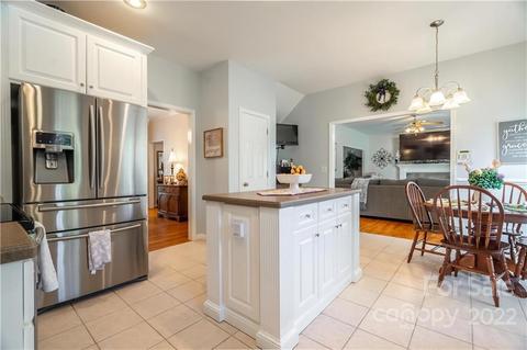 115 Mariners Point Ln, Hickory, NC 28601 photo 8
