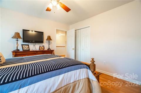 115 Mariners Point Ln, Hickory, NC 28601 photo 31
