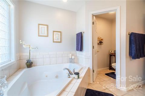 115 Mariners Point Ln, Hickory, NC 28601 photo 21