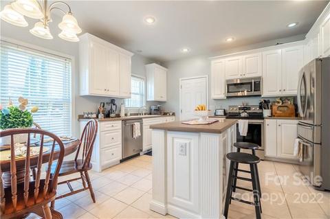 115 Mariners Point Ln, Hickory, NC 28601 photo 9