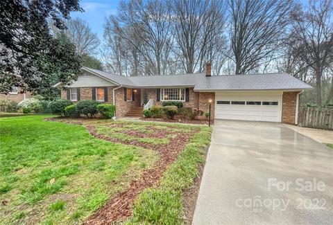 1408 E Colonial Dr, Salisbury, NC 28144 photo 1