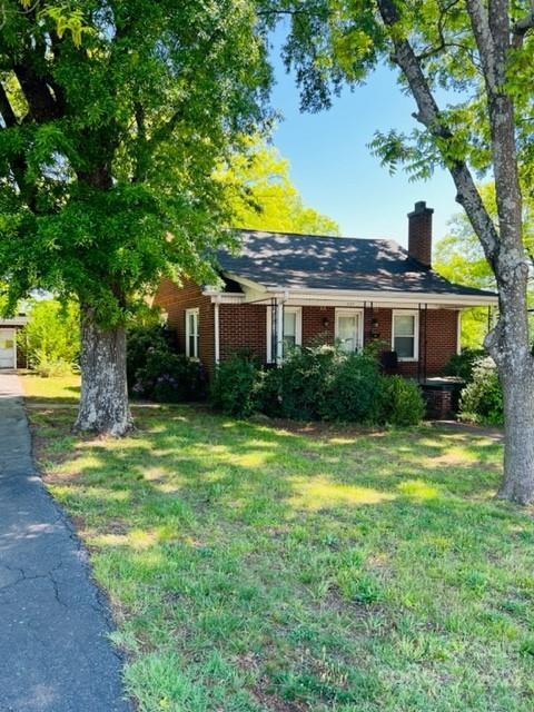 237 1st St E, Conover, NC 28613 photo 1
