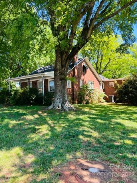 237 1st St E, Conover, NC 28613 photo 3