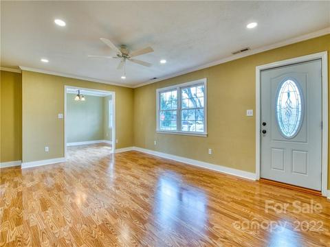87 Levi St, Clyde, NC 28721 photo 4