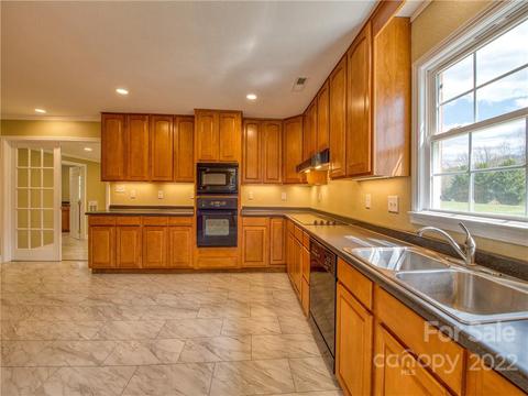 87 Levi St, Clyde, NC 28721 photo 8