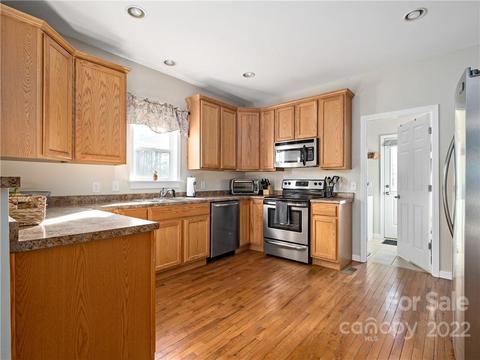 82 Poplar St, Brevard, NC 28712 photo 10