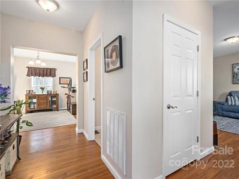 82 Poplar St, Brevard, NC 28712 photo 4