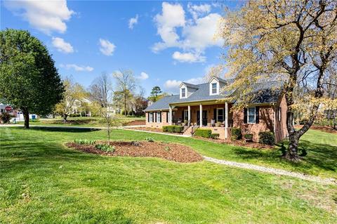 1702 Benjamin Dr, Salisbury, NC 28146 photo 3