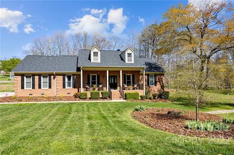 1702 Benjamin Dr, Salisbury, NC 28146 photo 2