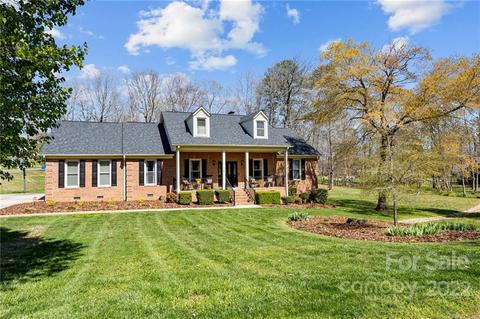 1702 Benjamin Dr, Salisbury, NC 28146 photo 1