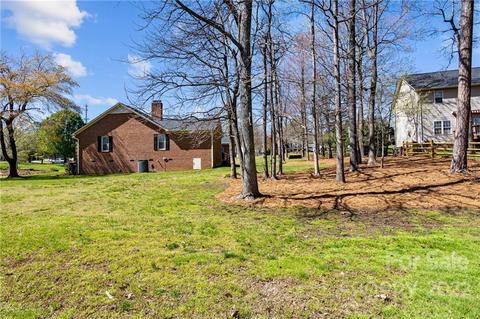 1702 Benjamin Dr, Salisbury, NC 28146 photo 5