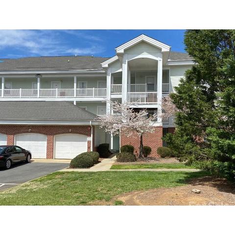 8957 Meadow Vista Rd, Charlotte, NC 28213