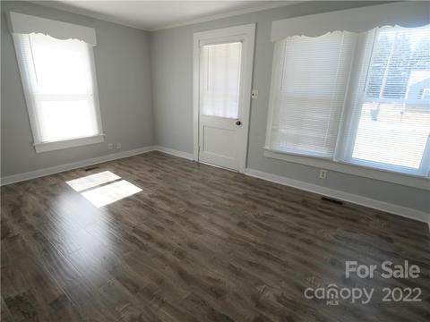 809 3rd St SE, Conover, NC 28613 photo 5