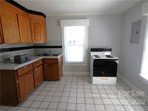 809 3rd St SE, Conover, NC 28613 photo 2