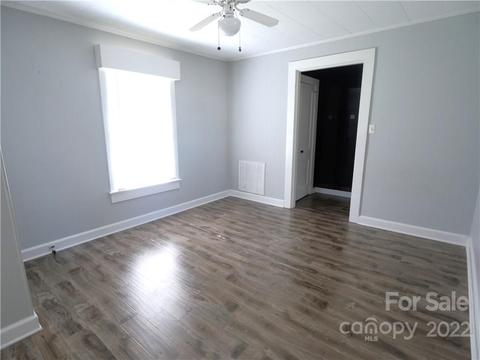 809 3rd St SE, Conover, NC 28613 photo 4