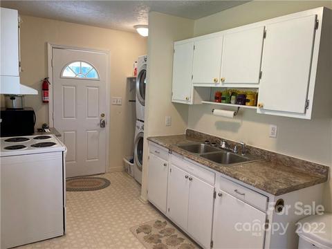 124 Brookside Ln, Morganton, NC 28655 photo 2