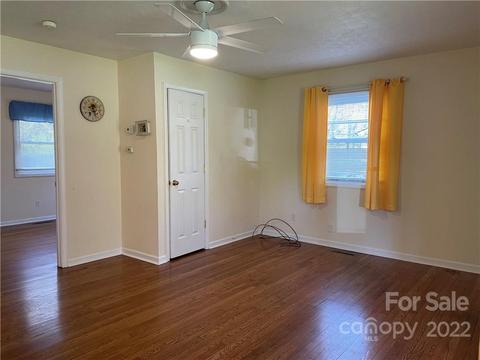 124 Brookside Ln, Morganton, NC 28655 photo 4