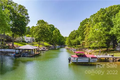 Crystal Circle, Mooresville, NC 28117