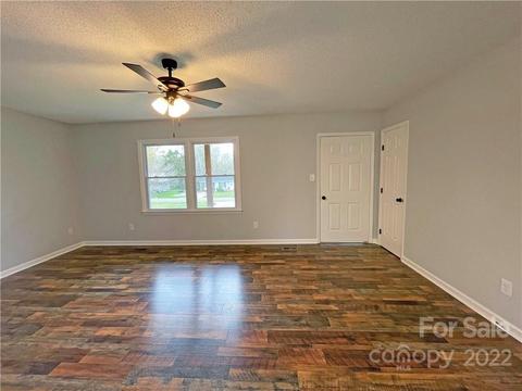 4555 Queens Rd, Hickory, NC 28602 photo 4