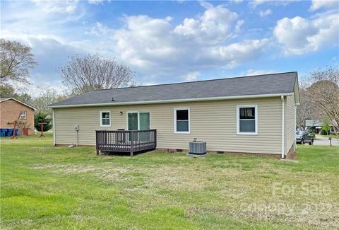4555 Queens Rd, Hickory, NC 28602 photo 3