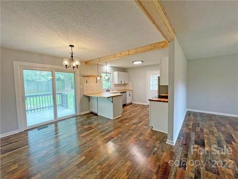 4555 Queens Rd, Hickory, NC 28602 photo 5