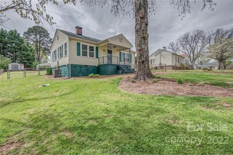 112 S Pine St, Lowell, NC 28098 photo 4
