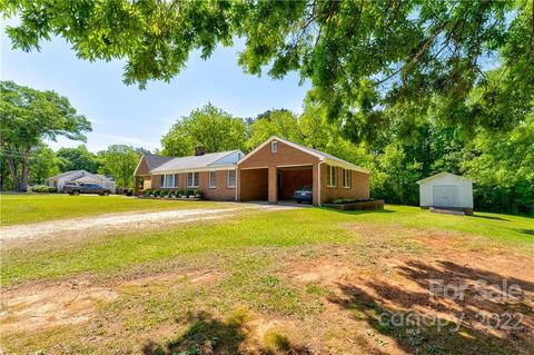 1066 Laurel Ave, Lancaster, SC 29720 photo 2