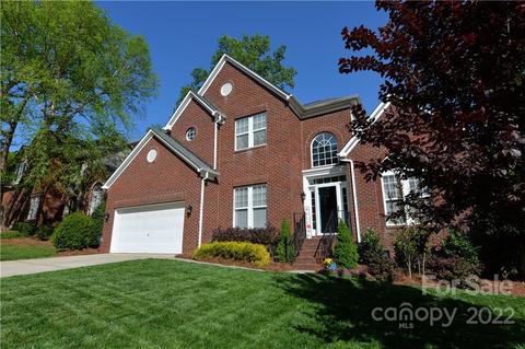 19527 Dufour Ct, Cornelius, NC 28031 photo 2