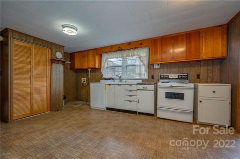 314 Henderson Rd, Tryon, NC 28782 photo 10