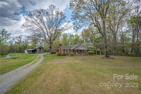 314 Henderson Rd, Tryon, NC 28782 photo 3