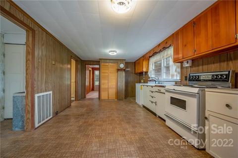314 Henderson Rd, Tryon, NC 28782 photo 9