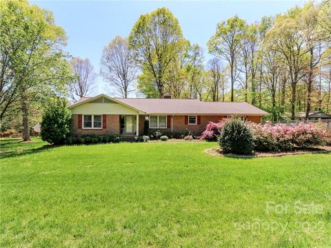 210 7th St NE, Conover, NC 28613 photo 1