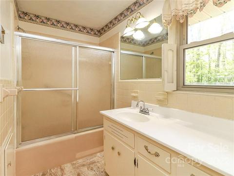 210 7th St NE, Conover, NC 28613 photo 28
